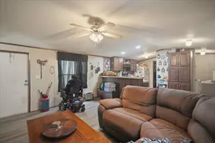 1006 W Toledo St, Seadrift, TX 77983 - Photo 13