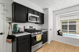 327 Brompton Ct, Highlands, TX 77562 - Photo 7