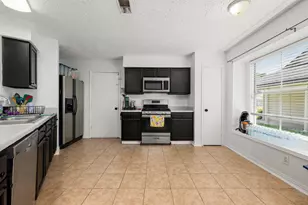 327 Brompton Ct, Highlands, TX 77562 - Photo 5