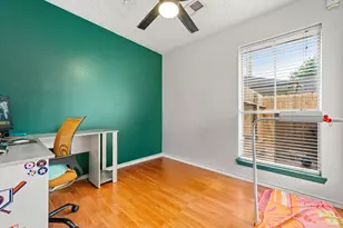 327 Brompton Ct, Highlands, TX 77562 - Photo 13