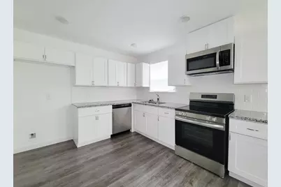 8122 Sterling Shire Street #B, Houston, TX 77078 - Photo 5