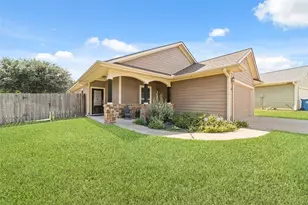 310 Regal Ct, Bellville, TX 77418 - Photo 3