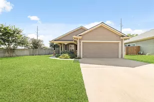 310 Regal Ct, Bellville, TX 77418 - Photo 1