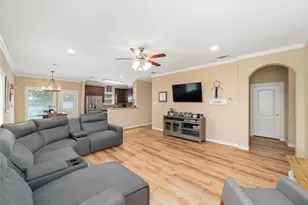 310 Regal Ct, Bellville, TX 77418 - Photo 5