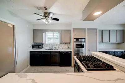 12126 Meadowhollow Drive, Stafford, TX 77477 - Photo 3