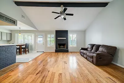 12126 Meadowhollow Drive, Stafford, TX 77477 - Photo 5