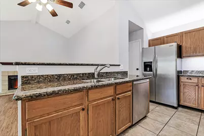 15 Tulip Hill Court, The Woodlands, TX 77380 - Photo 7