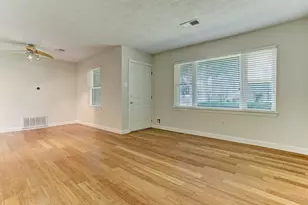 2015 Ebony Ln, Houston, TX 77018 - Photo 3
