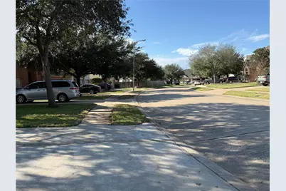 2107 Castle Gardens Lane, Katy, TX 77449 - Photo 5