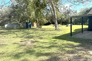 1207 Half Moon Dr, Wharton, TX 77488 - Photo 5