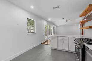 3210 Elmridge St, Houston, TX 77025 - Photo 9