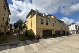 22 W Oaks Dr, Pasadena, TX 77058 - Photo 3