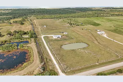 2105 Eagle Road, Anahuac, TX 77514 - Photo 5