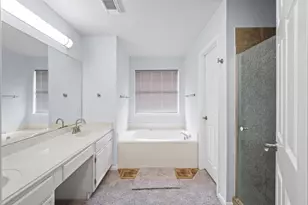 9366 Corner Oaks Ln, Houston, TX 77036 - Photo 23