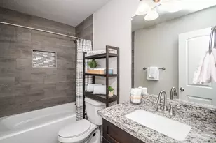 828 S 1st St, La Porte, TX 77571 - Photo 17