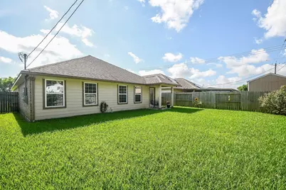 828 S 1st Street, La Porte, TX 77571 - Photo 21