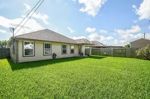 828 S 1st St, La Porte, TX 77571 - Photo 21