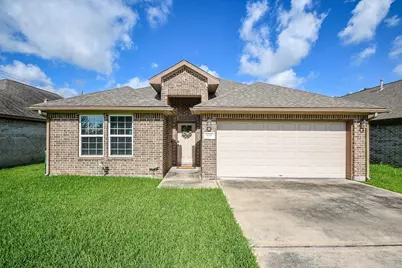 828 S 1st Street, La Porte, TX 77571 - Photo 1