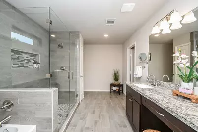 828 S 1st Street, La Porte, TX 77571 - Photo 13