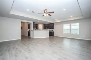 828 S 1st St, La Porte, TX 77571 - Photo 5