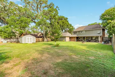 107 Driftwood Drive, Lake Jackson, TX 77566 - Photo 5