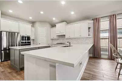 12310 Grassy Bend Drive, Mont Belvieu, TX 77523 - Photo 11