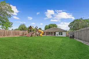 631 Apache St, Houston, TX 77022 - Photo 13