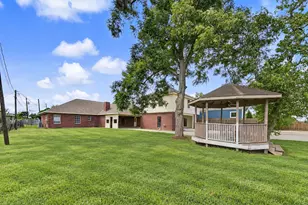 1411 /1411 1/2 Guadalupe St, Stafford, TX 77477 - Photo 43