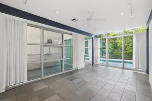 2424 White Oak Dr, Houston, TX 77009 - Photo 15