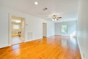 11530 N Lou Al Dr, Houston, TX 77024 - Photo 43