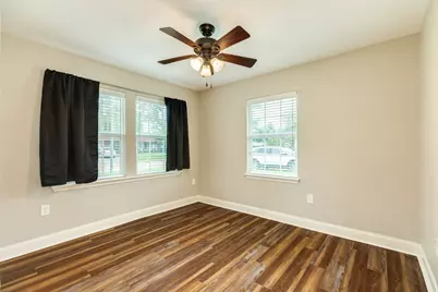 218 Palm Lane, Lake Jackson, TX 77566 - Photo 17