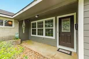 218 Palm Ln, Lake Jackson, TX 77566 - Photo 5