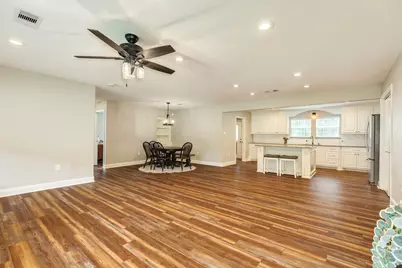 218 Palm Lane, Lake Jackson, TX 77566 - Photo 9