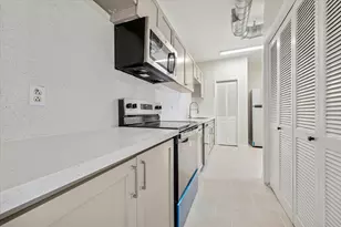 2100 Tanglewilde St, Houston, TX 77063 - Photo 9