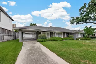5232 Piping Rock Ln Ln, Houston, TX 77056 - Photo 1