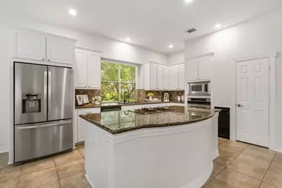 187 E Lansdowne Circle, The Woodlands, TX 77382 - Photo 17