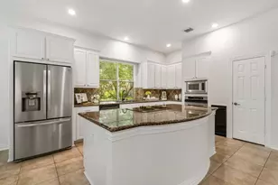 187 E Lansdowne Cir, The Woodlands, TX 77382 - Photo 17