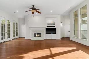 187 E Lansdowne Cir, The Woodlands, TX 77382 - Photo 13