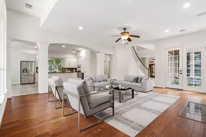 187 E Lansdowne Circle, The Woodlands, TX 77382 - Photo 15