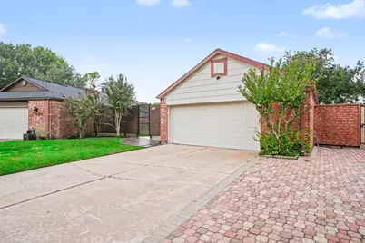 1927 Barronett Bend, Sugar Land, TX 77478 - Photo 3