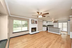 4900 Sandalwood Cir, Baytown, TX 77521 - Photo 7