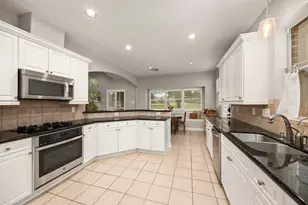 5210 Weston Dr, Weston Lakes, TX 77441 - Photo 23