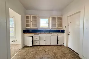 201 E Bailey St, Cuero, TX 77954 - Photo 5