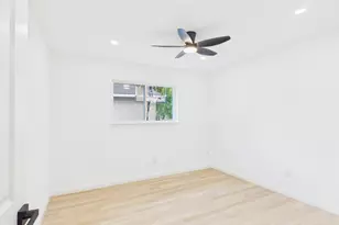 2002 Jones St, Rosenberg, TX 77471 - Photo 11