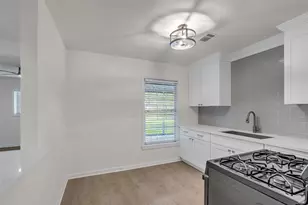 718 E Republic Ave, Baytown, TX 77520 - Photo 13