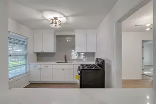 718 E Republic Ave, Baytown, TX 77520 - Photo 11