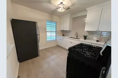 718 E Republic Avenue #1, Baytown, TX 77520 - Photo 11