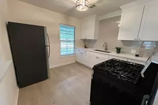 718 E Republic Ave, Baytown, TX 77520 - Photo 11