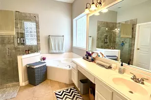 27 E Shale Creek Cir, The Woodlands, TX 77382 - Photo 13