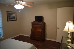 5742 Southminster Dr, Houston, TX 77035 - Photo 9